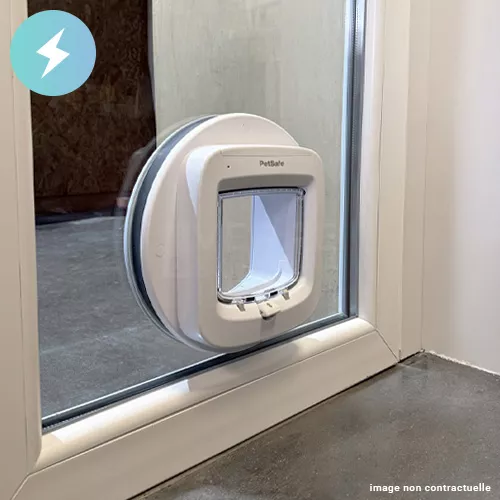 Double vitrage sur-mesure avec trou pour chatière electronique